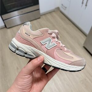 New Balance 2002r pink